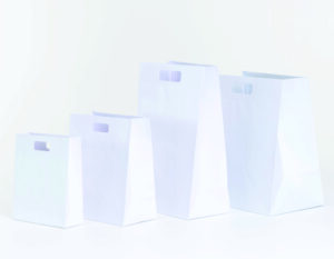 BOLSA DE PAPEL BLANCO CON MANIJA TROQUELADA